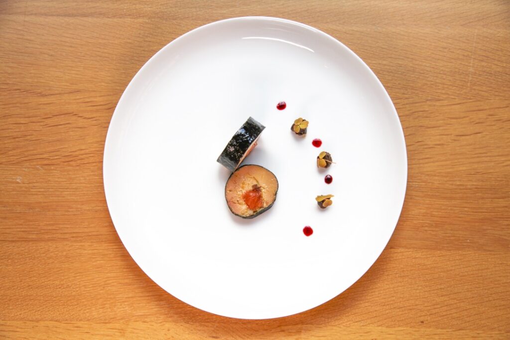 Foie gras de canard du Sud-Ouest à la truite des Pyrénées et compotée de pruneaux d'Agen